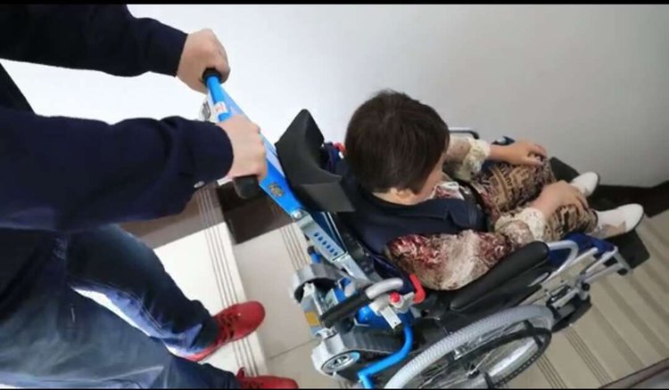 赋能无障碍出行 履带爬楼车与残疾人爬楼机全方位服务指南